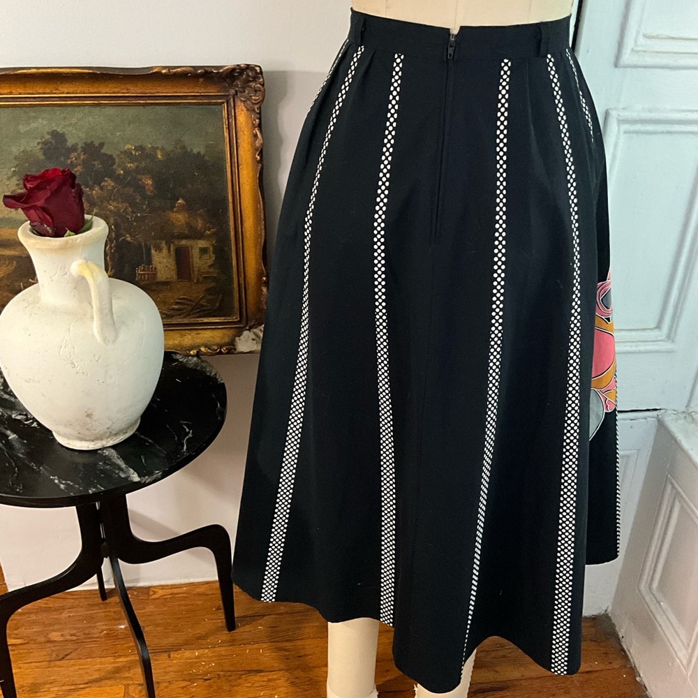 50s Black and white polka dot circle skirt with a large salmon graphic flowers - Picture 10 of 10